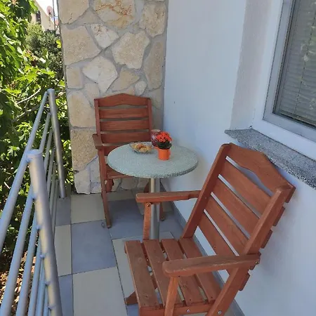 Lana Apartment *